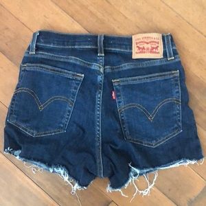 Levi dark wash denim shorts size26